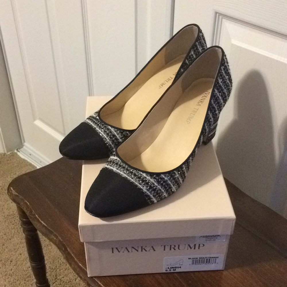 Fabulous work pumps, black and white tweed
